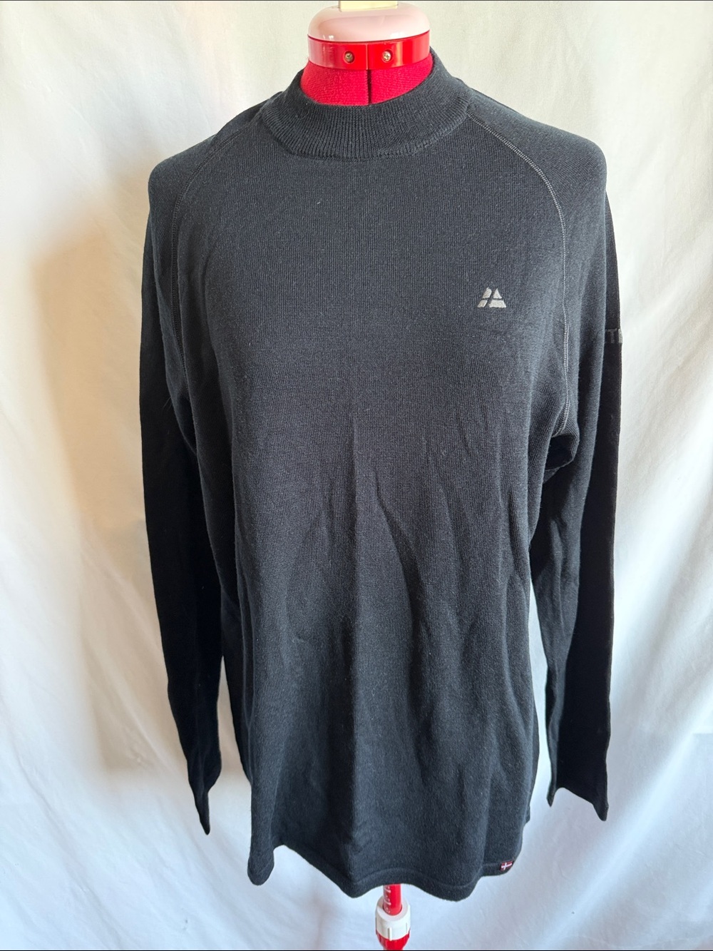 Black 100% Merino Wool Long Sleeve Crew Sweatshirt with Small Logo